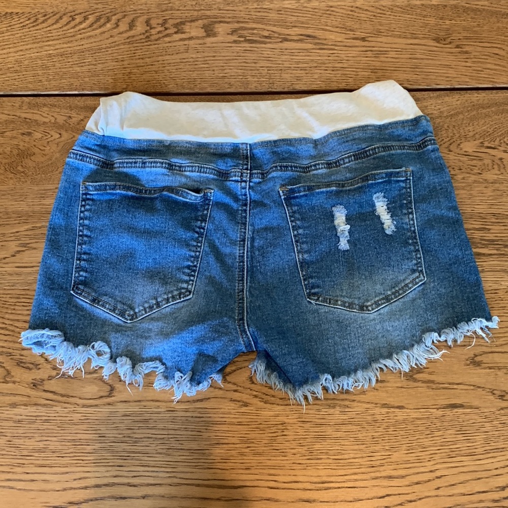 Maternity ripped jean shorts (L) - Picture 2 of 2